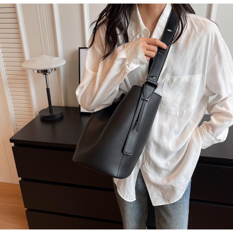 Women's 2025 Large Capacity Fashion Shoulder Crossbody Bag with Unique Design