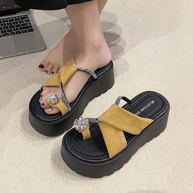 French platform fairy wind outside slippers female 2025 summer new rhinestone one-word set toe crystal flower sandals