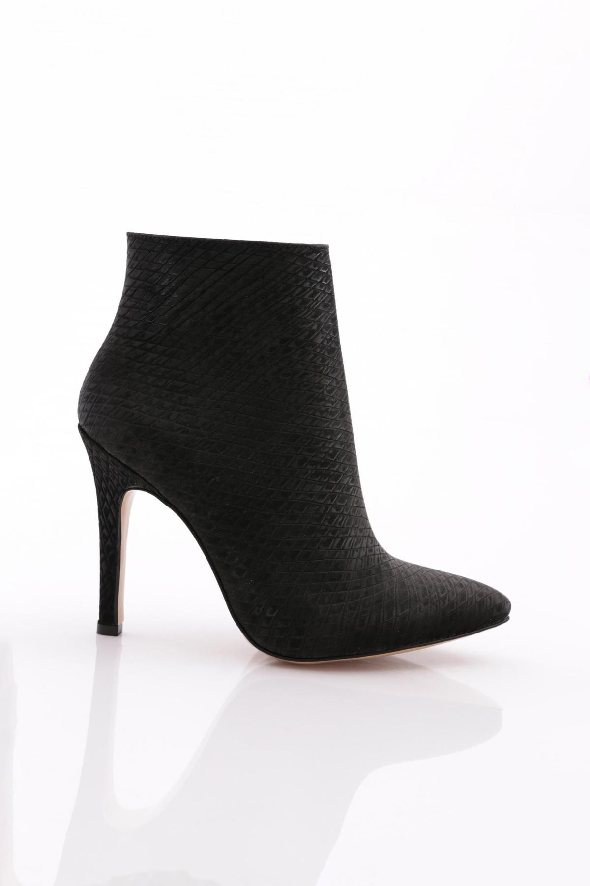 

Женские модные ботинки на каблуке