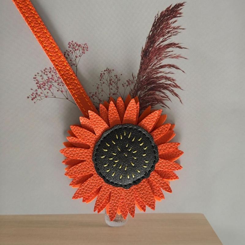 Stylish PU Leather Sunflower Key Holder Versatile Bag Charm Decoration Unisex Keychain Fashion Accessory