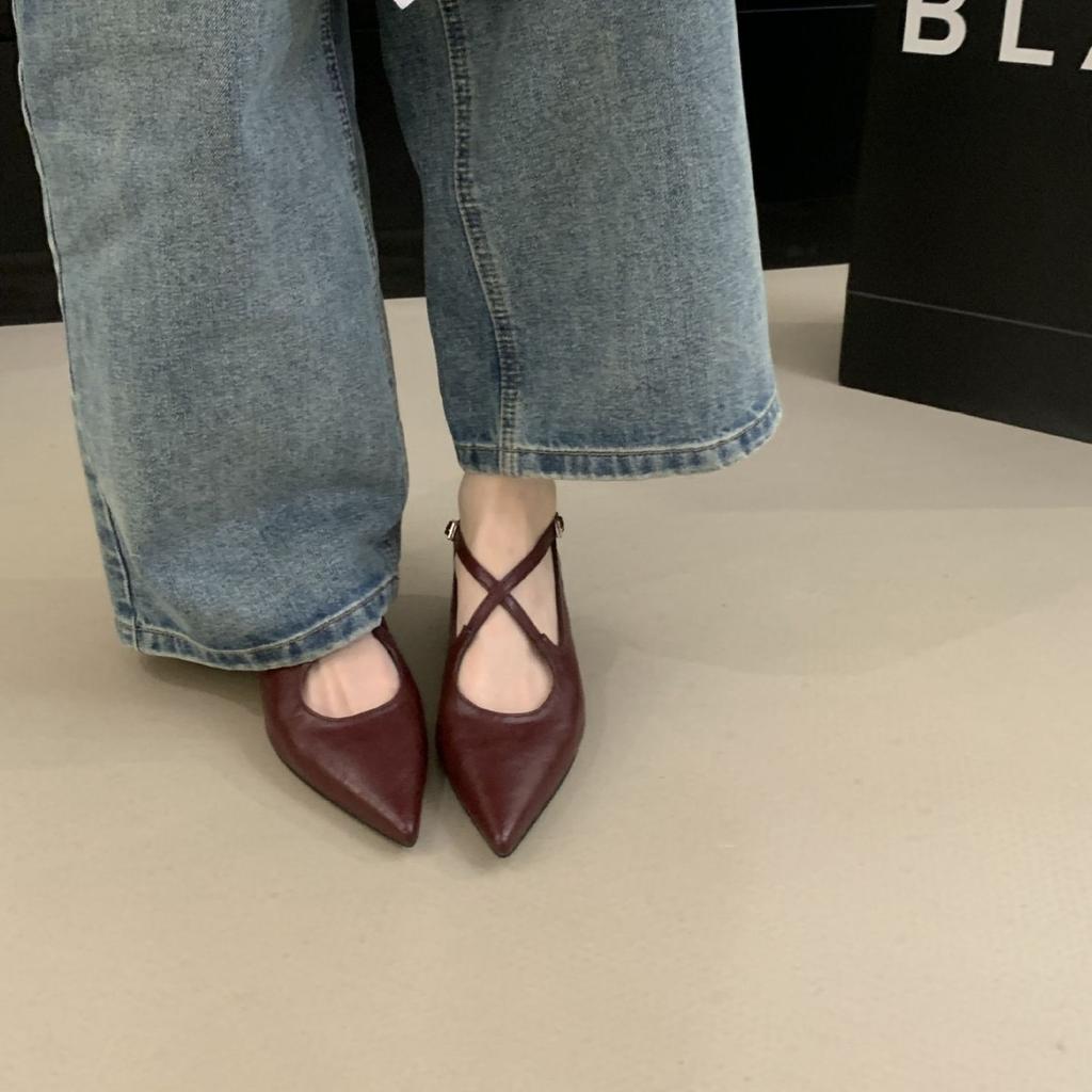 2025 printemps et automne nouvelles chaussures simples à bout pointu et décolleté bas à talon moyen pour femmes marron mot avec chaussures Mary Jane tempérament petit cuir s