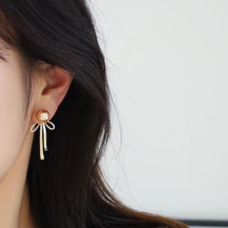 Cold Pearl Bow Stud Earrings Women'S Light Luxury High-End Foreign Style Earrings Cold Wind Temperament Ear Jewelry