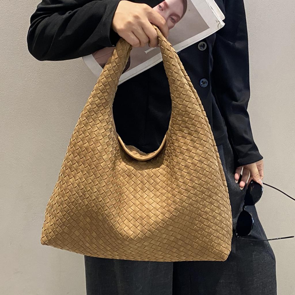 2025 Fall/Winter New Fashionable Women's Handbag, Niche High-End Woven Bag, Large Capacity Shoulder and Underarm Tote Bag
