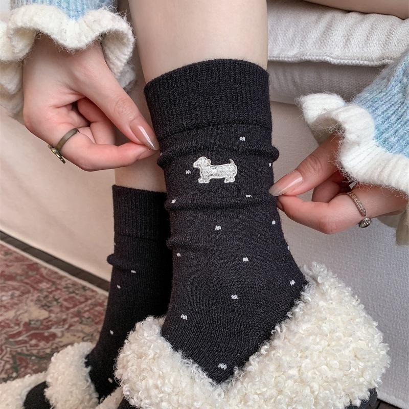

Cashmere Embroidered Puppy Polka Dot Socks for Women, Simple and Versatile Mid-calf Socks, Thickened Warm Mid-calf Socks, Pile Socks 1 pair чорний