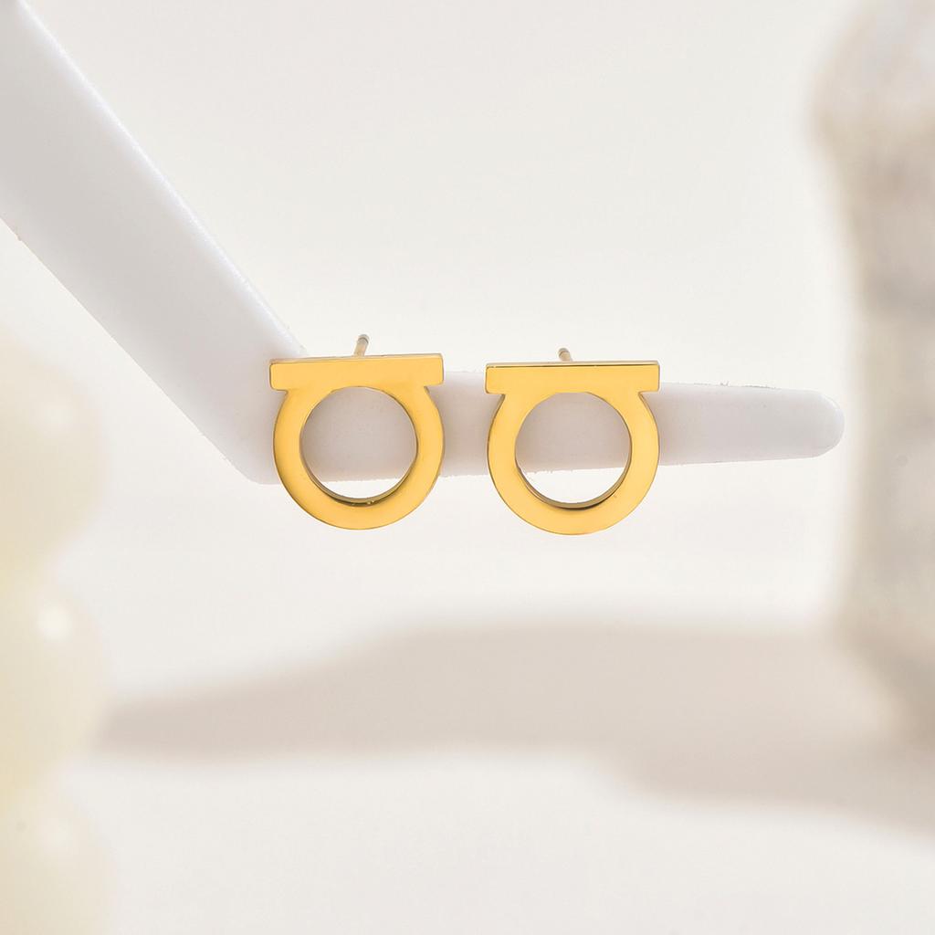 Simple Japanese and Korean style women's earrings niche Mori D-letter design earrings versatile fashion light luxury earrings women