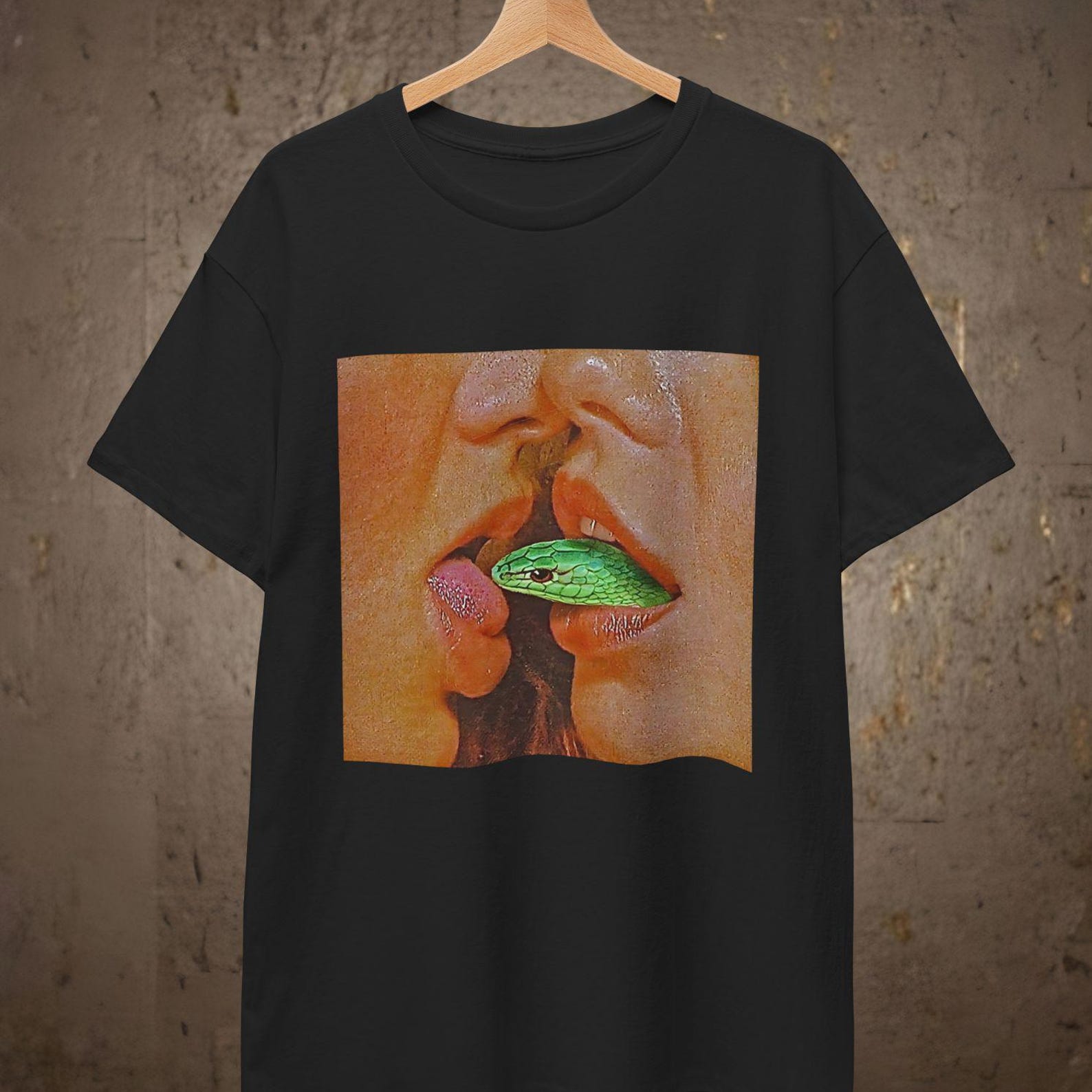 Kiss Tee | Surreal Art T shirt S
