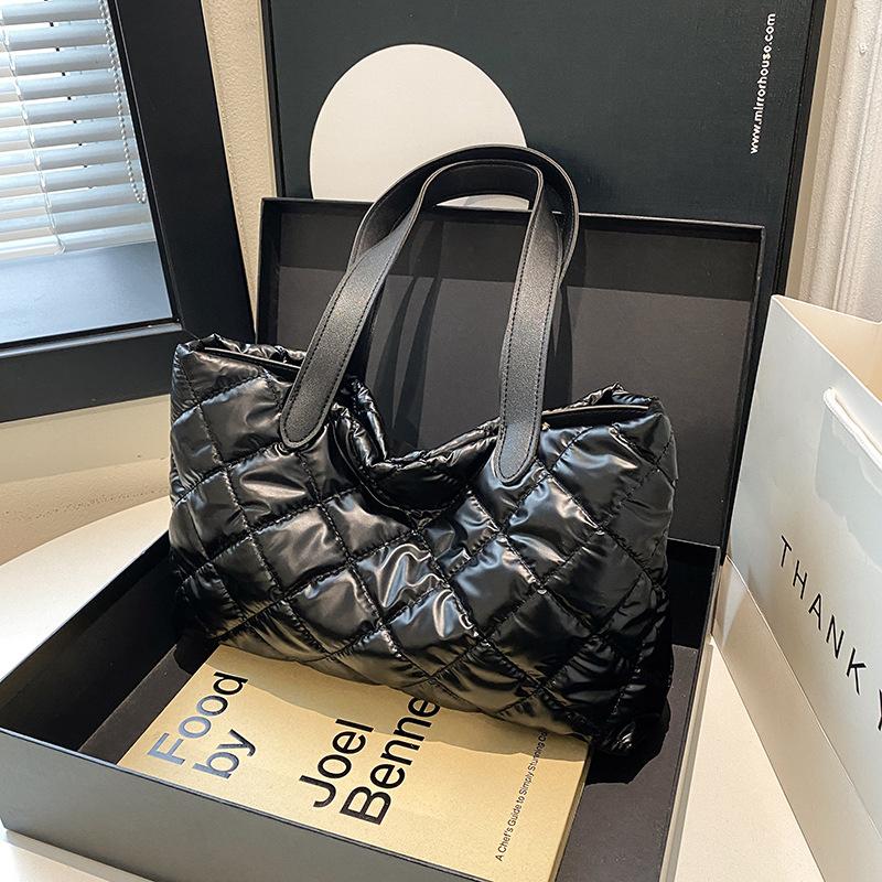 Glossy Cotton Bag, Fashionable Embroidery Thread Rhombus, Large-Capacity Bubble Women'S Bag, Casual Foreign Style, Shoulder Tote Bag.