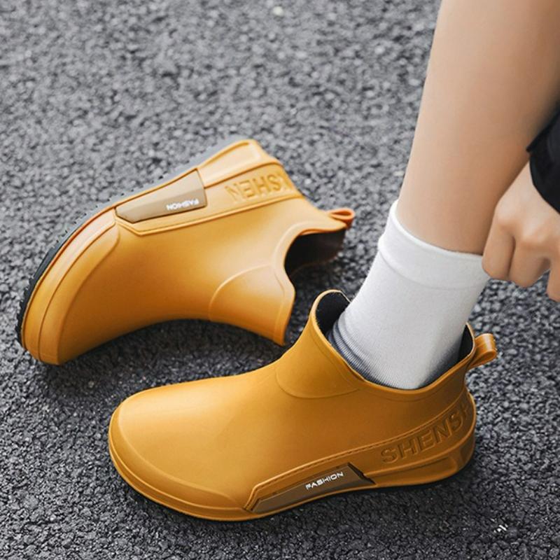 Fashion Men Rain Boots Outdoor Ankle Boots Waterproof Non-Slip Male Rubber Boots Kitchen Car Wash Shoes Plush Couples Rain Shoes