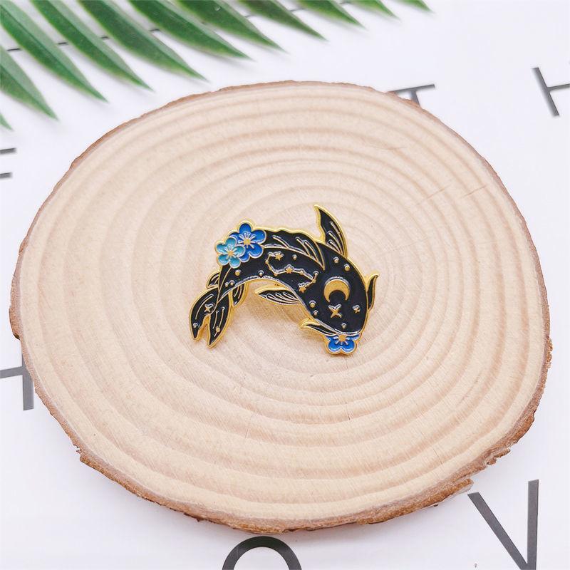 Creative Starry Sun Moon Flower Koi Enamel Black&White Brooch For Women Men Animals Brooch Pins Casual Jewelry Accessories Gift