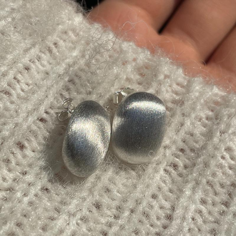 SuChuang S925 Sterling Silver Matte Oval Bean Stud Earrings for Women - Niche Design and Cool Style