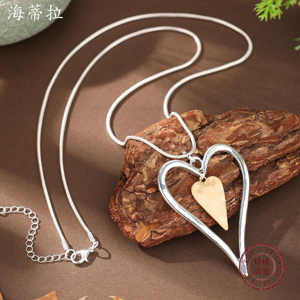 New hollow brushed love long pendant, women's simple and high-end heart-shaped snake chain long necklace