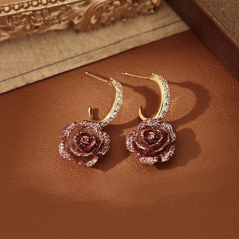 Retro temperament diamond-encrusted resin flower earrings, studs, exquisite simple earrings, women