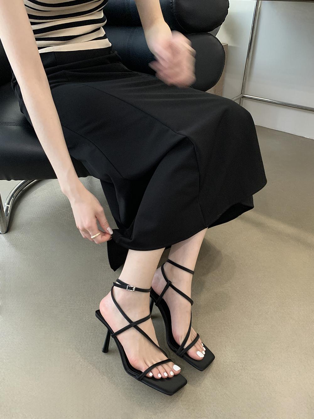 модные женские босоножки с открытым носком летние туфли на тонком высоком каблуке черные — фото 6