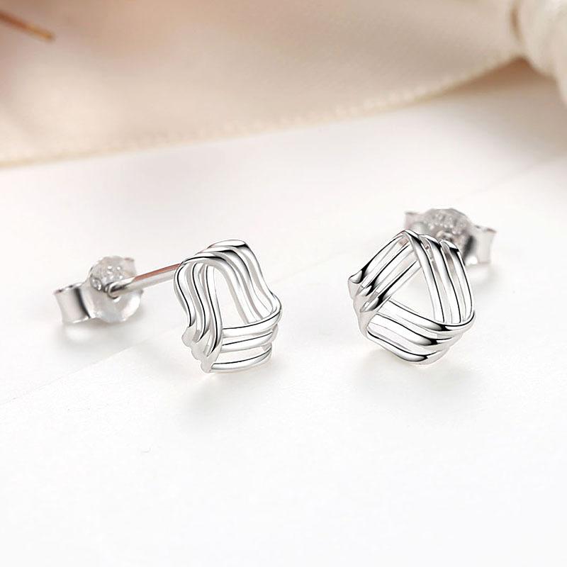 

Вращающиеся треугольные серьги-гвоздики женские креативные полые трехлинейные переплетенные украшения для ушей