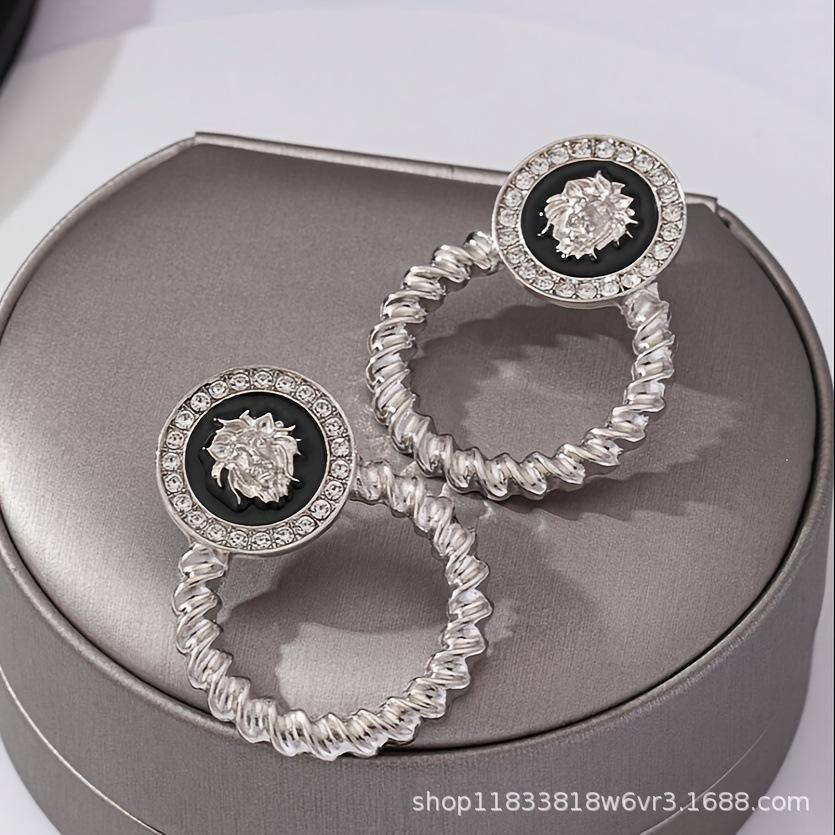 Módní náušnice pro ženy dámy