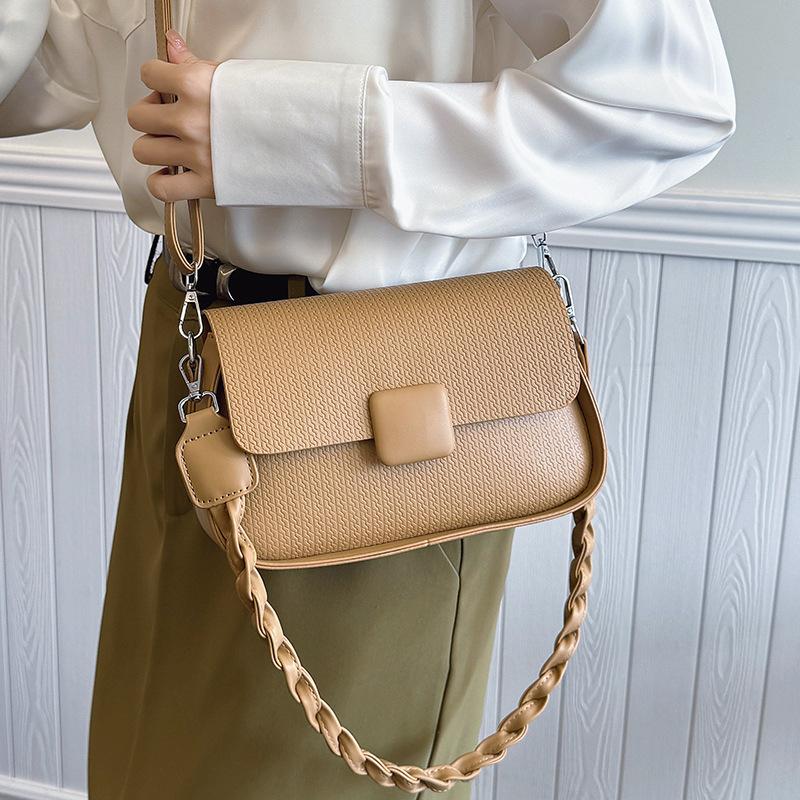New Korean version of simple temperament commuter style shoulder small square bag niche design casual high-end messenger bag