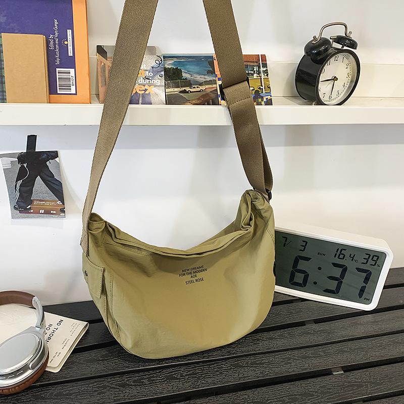 Crossbody bag for men's travel, lightweight leisure dumpling bag, simple and versatile waterproof outdoor commuting shoulder bag