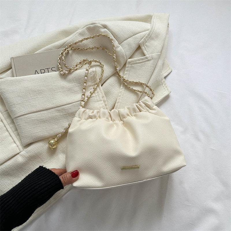 Popular chain bag women's new 2025 niche design sense solid color shoulder bag cloud bag messenger bag women