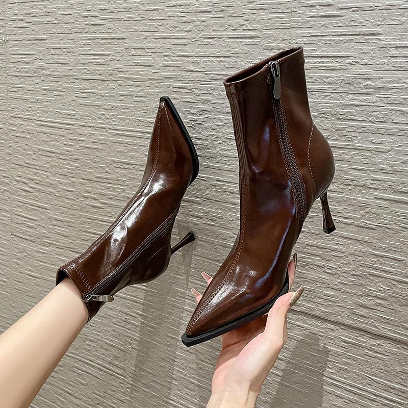 Stivaletti Corti da Donna 8288-1 - Collezione Autunno/Inverno 2024: Elastiche Snellenti, Punta Acuta, Tacco Alto a Spillo, Stivaletti Corti tipo Dr. Martens