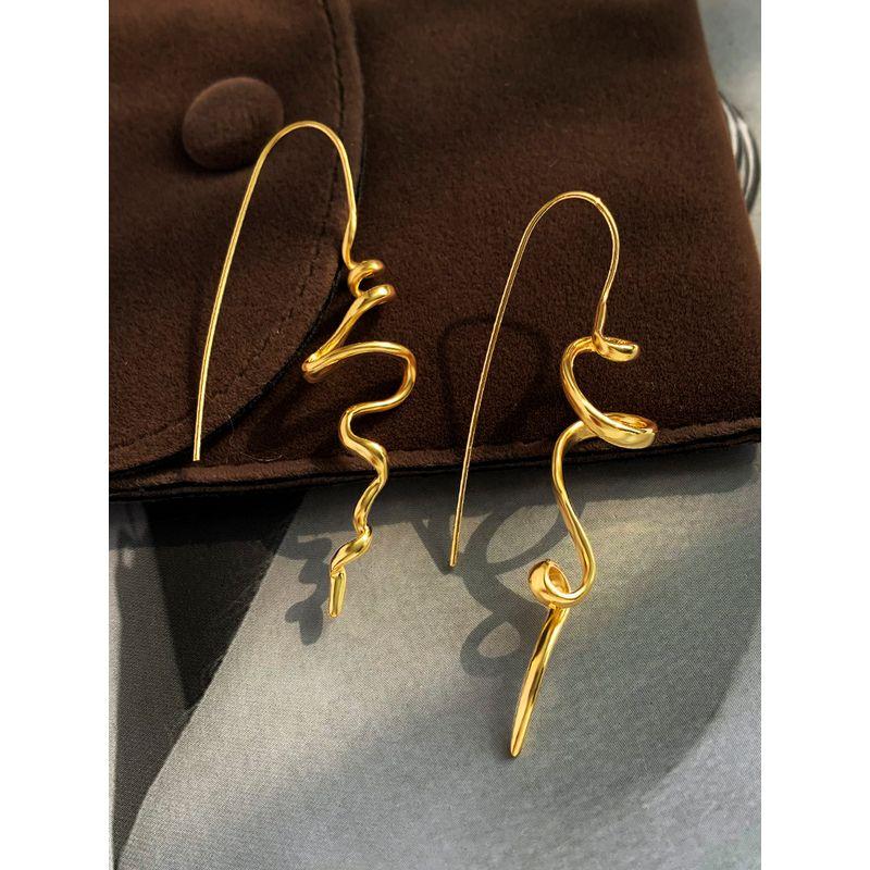 European, American and French Style Gold Three-Dimensional Irregular Earrings Female Niche Design High-Profile Earrings Cold Wind Graceful Earrings
