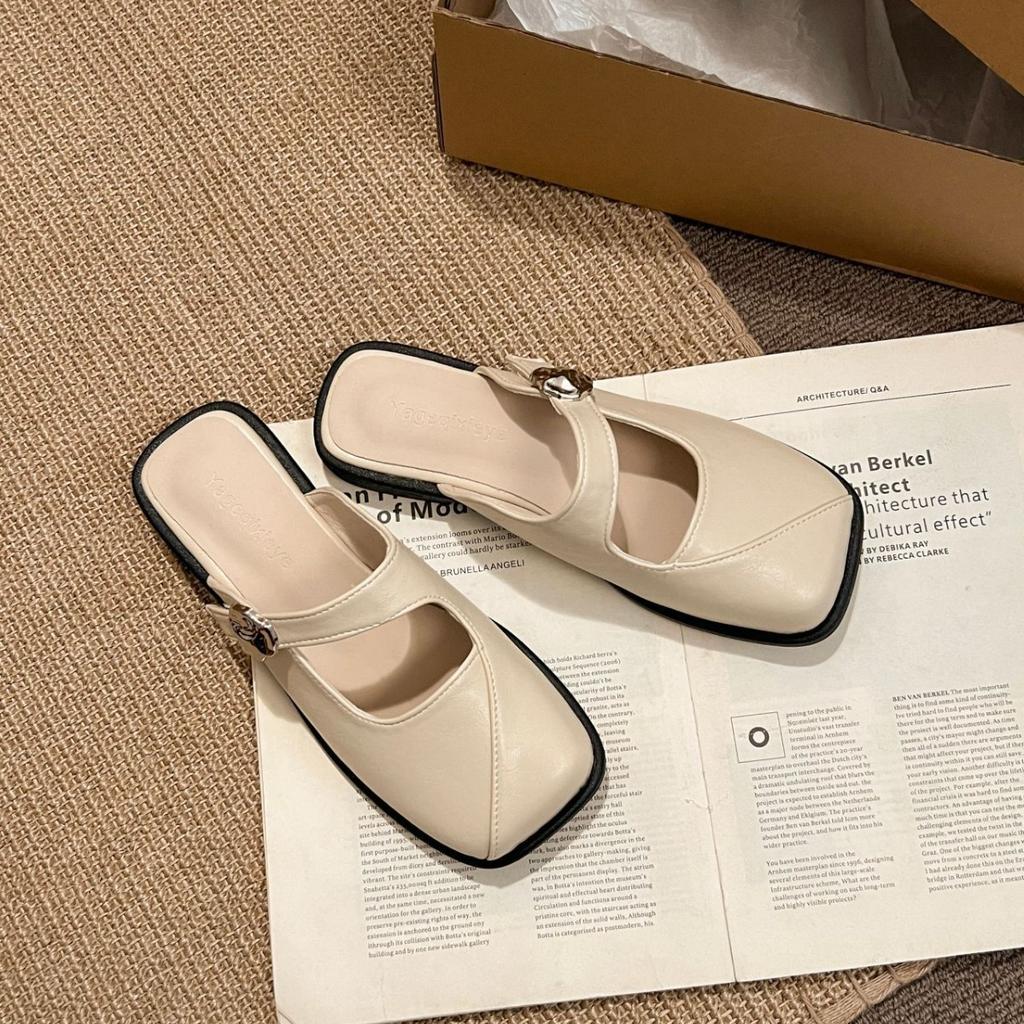 Tragen Sie flache, vielseitige, quadratische, coole Hausschuhe für Damen 2025 neu Frühling und Sommer niedriger Absatz Retro Lazy Bag Kopf halbe Schleppe