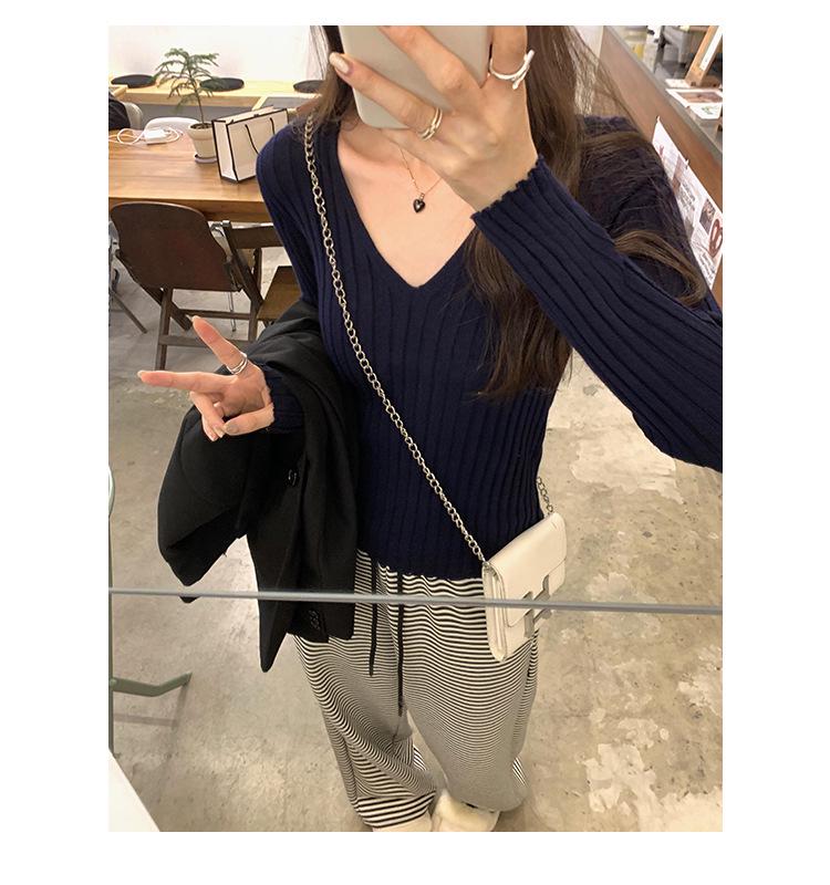 Korean Chic White V-Neck Slim Knit Long-Sleeve Top for Women - Autumn/Winter