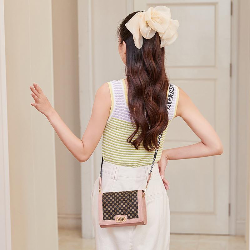 A new fashionable polka dot one-shoulder crossbody small square bag for women's bags.