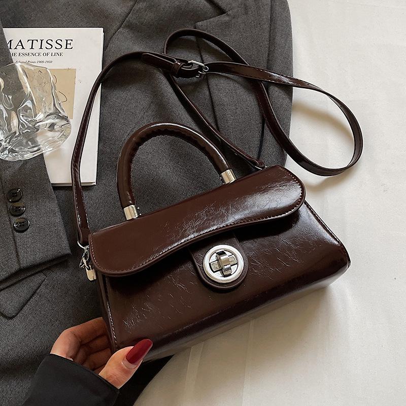 

2025 трендовая новая высококачественная повседневная простая портативная маленькая квадратная сумка модная универсальная темпераментная сумка-мессенджер для通勤 для женщин