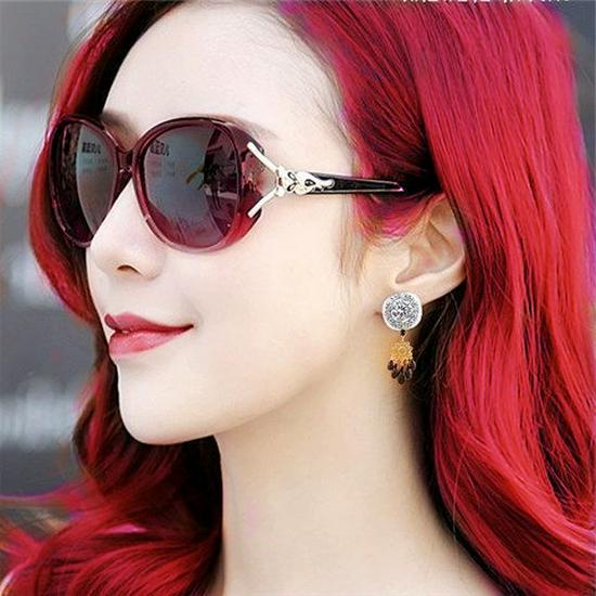 

Fashionable Women s Fox Head Large Frame Sunglasses - Classic Trendy Design for a Slimming, High-End Look