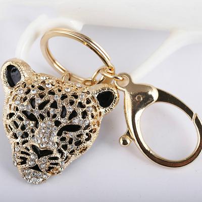 1 st Mode Metall Nyckelring Nabbad Leopardhänge Väskaccessoarer Bilnyckelring Klädaccessoarer