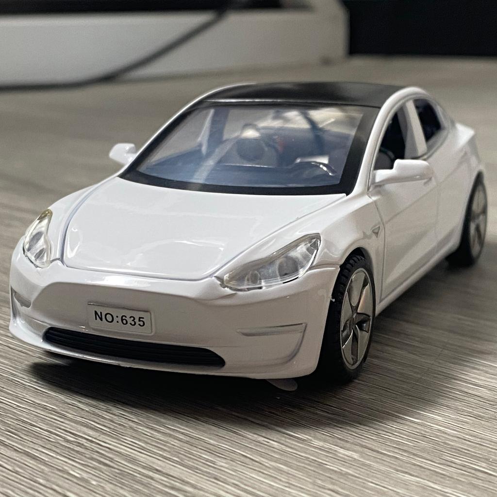 1:32 Model 3 Alloy Metal Diecast Model Car Sound And Light Pull Back Children Toy Car Collections Hobby Decoration Holiday Gifts