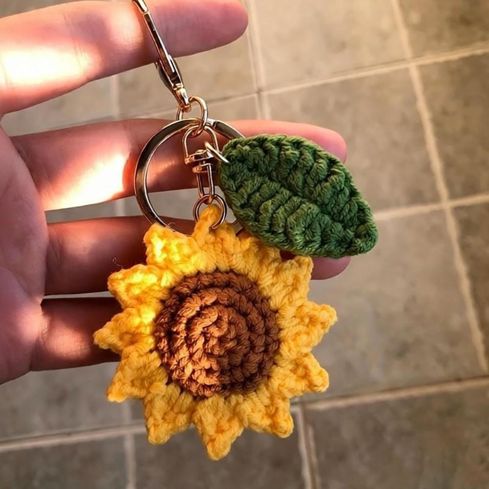 Lightweight Crochet Flower Keyring Cotton Car Keychain Charm Knitted Sunflower Keychain for Lady