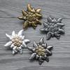 Emblema de Chapéu Edelweiss, Emblema de Folha, Material de Liga, Medalha, Adereço de Filme e Televisão, Presente de Natal, Enchimento de Meia