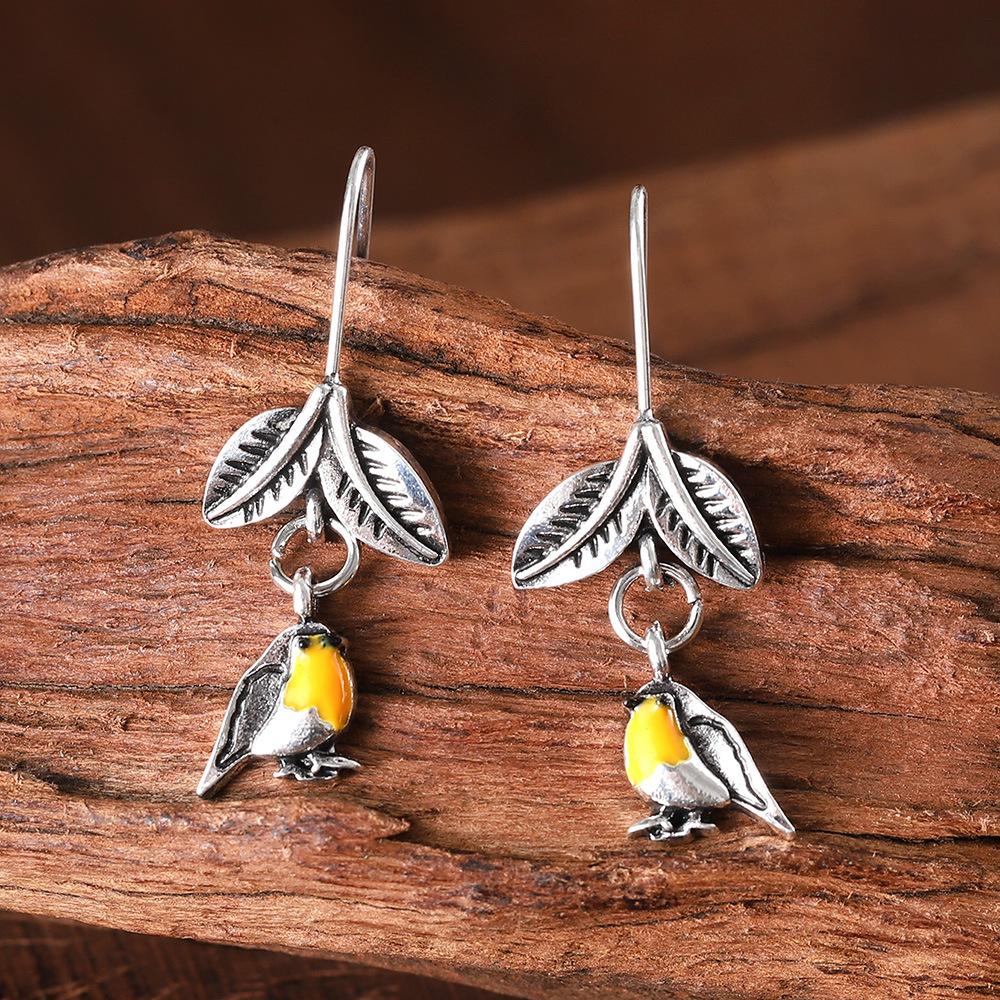 

New Colorful Bird Pendant Earrings Niche Retro High-end Versatile Simple Temperament Earrings срібний