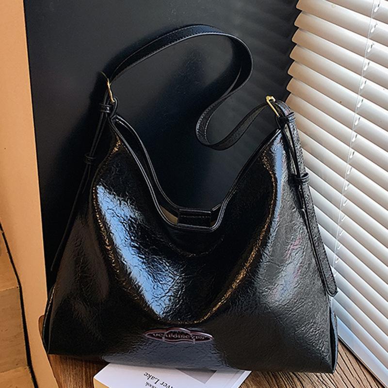 Large Capacity Tote Bag Women's Autumn New Retro Handbag Casual Commuter Shoulder Armpit Bag