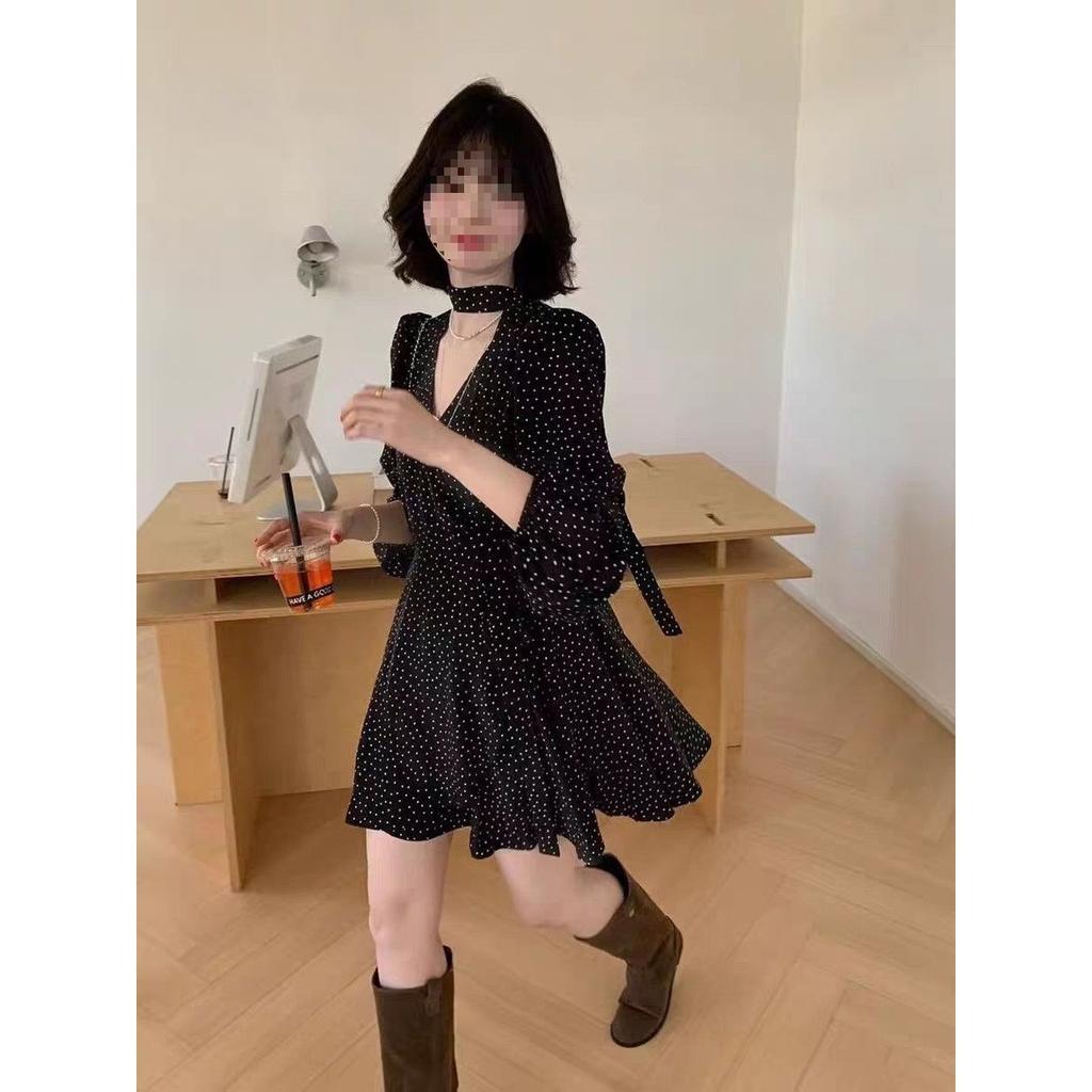 Black polka dot V-neck dress is thin and versatile, spring and summer small man Korean version of simple short hair wears a white skirt