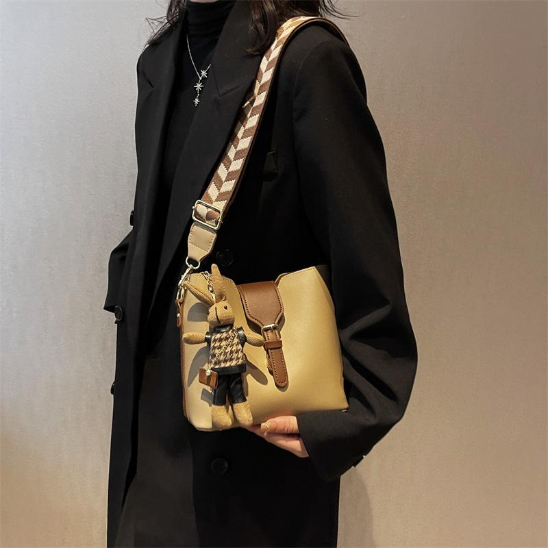 

Tooxika Популярная маленькая сумка для женщин, новый стиль, модная сумка-мессенджер с широкими ремешками, популярная сумка-ведро с нишевым дизайном хаки