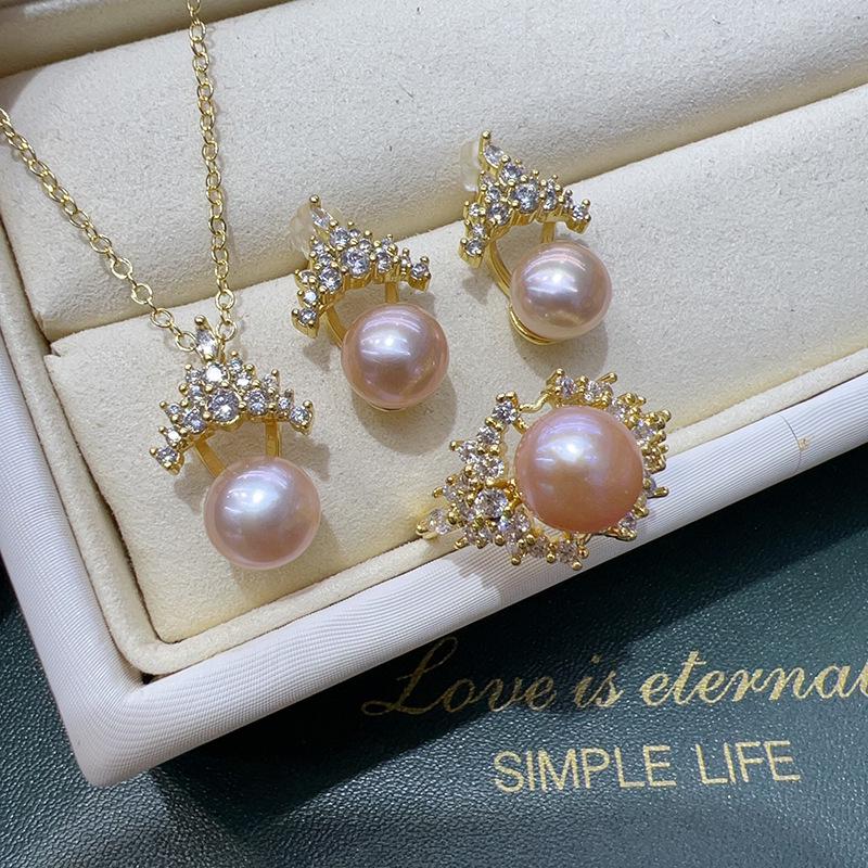 Luxurious Freshwater Pearl Ice & Snow Set: Textured, Niche, Versatile Fashion.