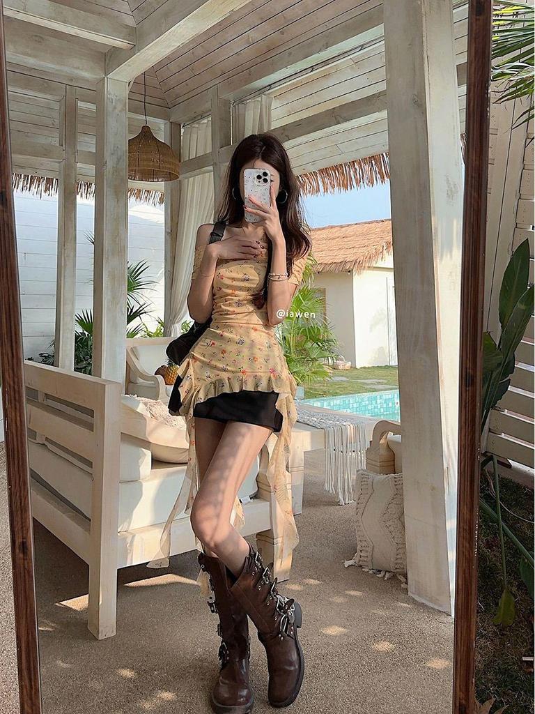 Letnia Kwiatowa Koszulka z Jednym Ramieniem i Wstążką - Słodka & Pikantna Dopasowana