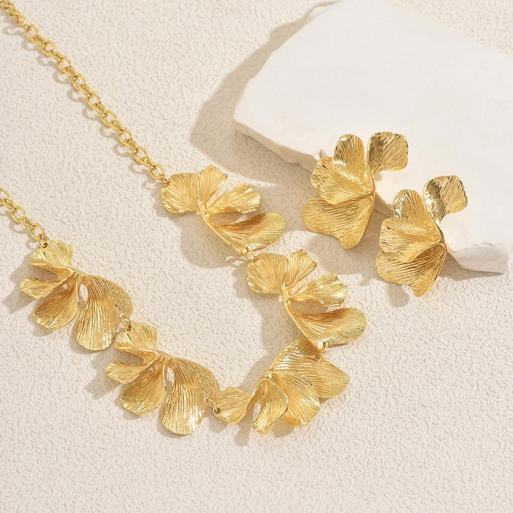 Wind Metal Necklace Set Personalized Exaggerated Flower Pleated Design Earrings Versatile Niche Jewelry Women