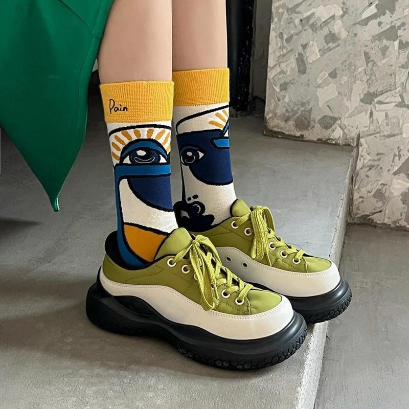 Nye personlighetssokker motestrømpebukser ins trend graffiti sport par sokker i tuben bokstavbroderi Bomull medium tubesokker