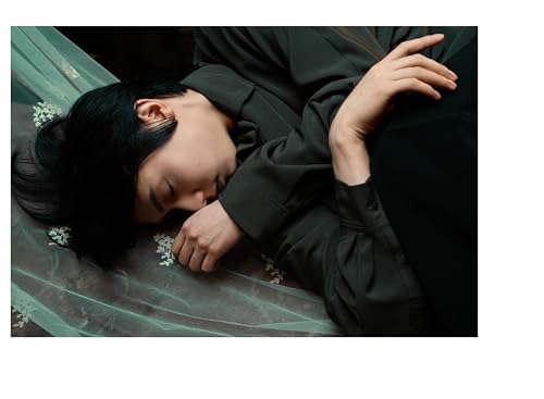 Yuzuru Hanyu Through the Lens: The Absolute Champion As Seen by a Divine Photographer [Regular Edition]