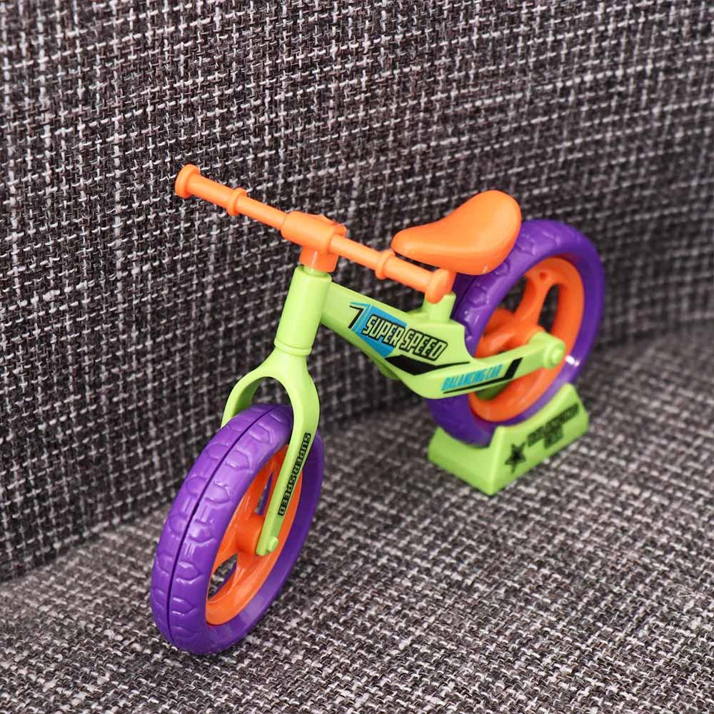 Kunststoff montiertes Balance-Auto-Ornamente Spielzeug Balance-Auto montiert Rettich Mini-Fahrrad Spielzeug Rettich-Fahrrad Sportspiel