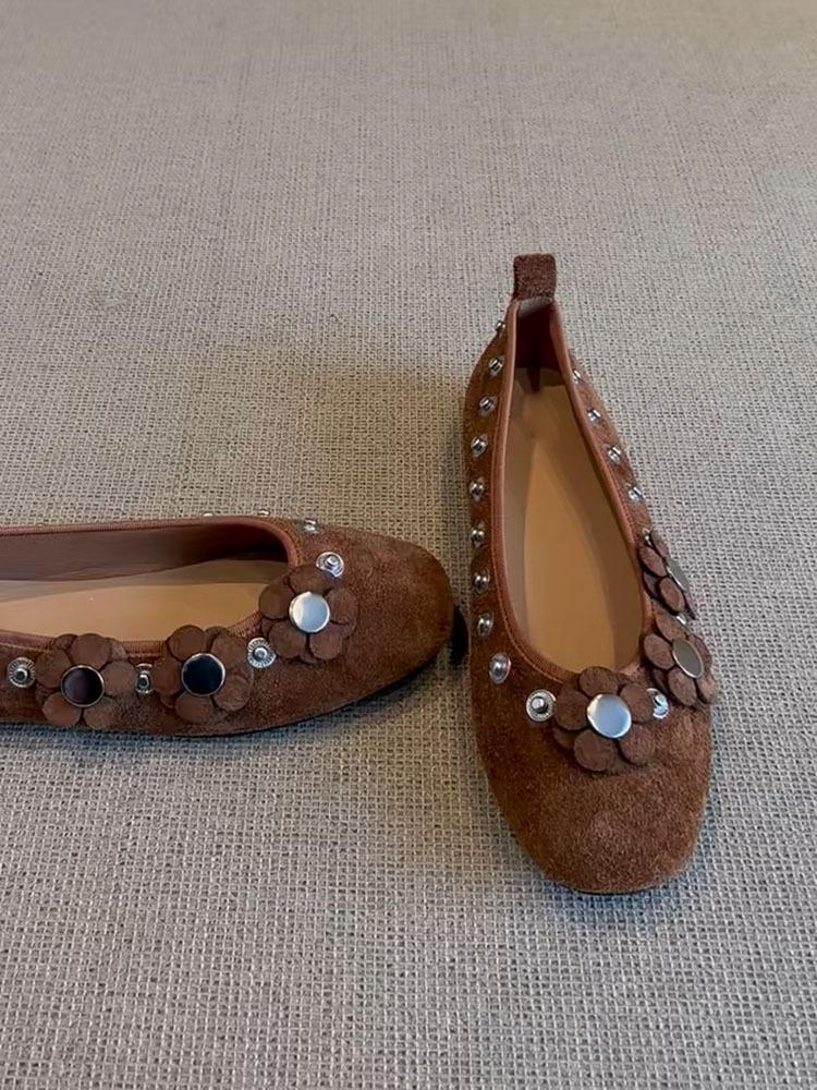 

Версия из коровьей кожи~ Женские туфли с пуговицами и цветком, с неглубоким горлом, летние новые туфли 2025 года с одной педалью, коричневые кожаные туфли небольшого размера 40 темно-коричневого