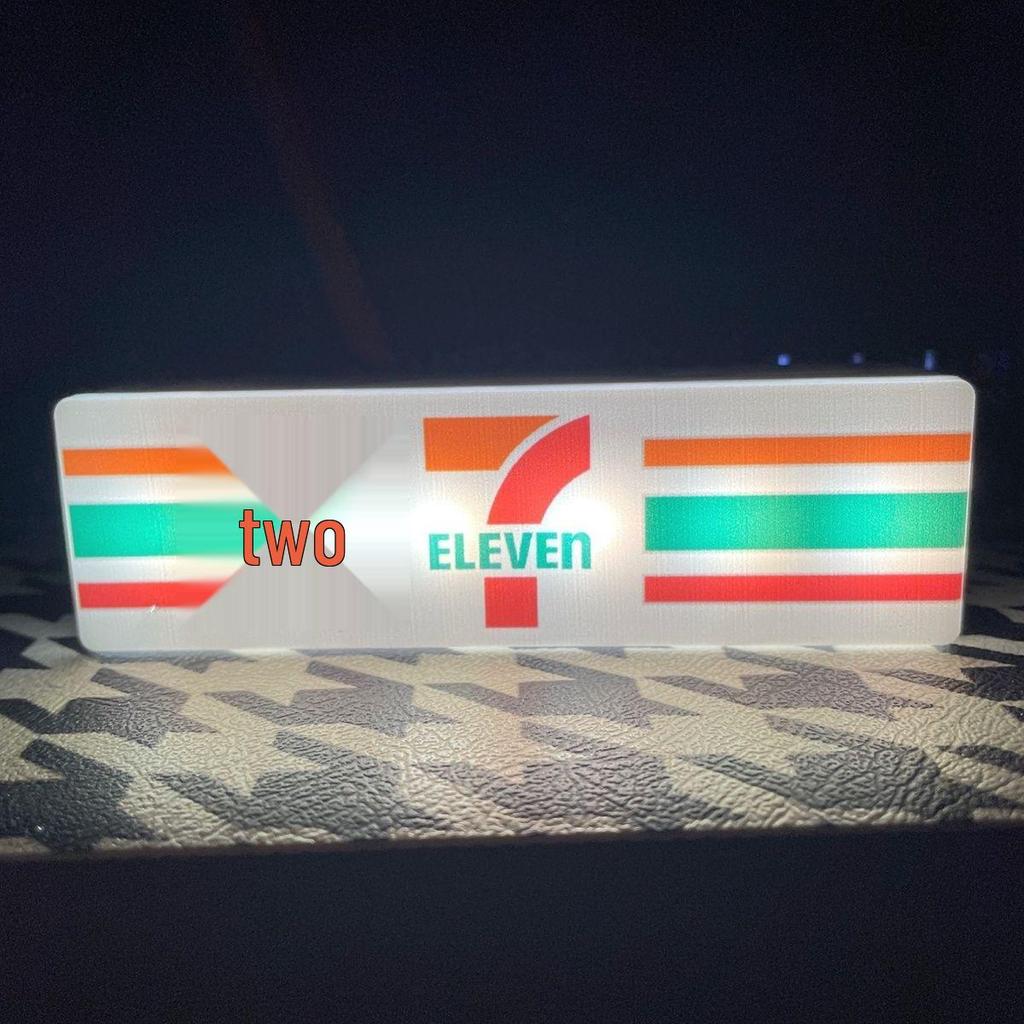 7-Eleven Magnetyczna Świecąca Naklejka na Lodówkę z Możliwością Ładowania