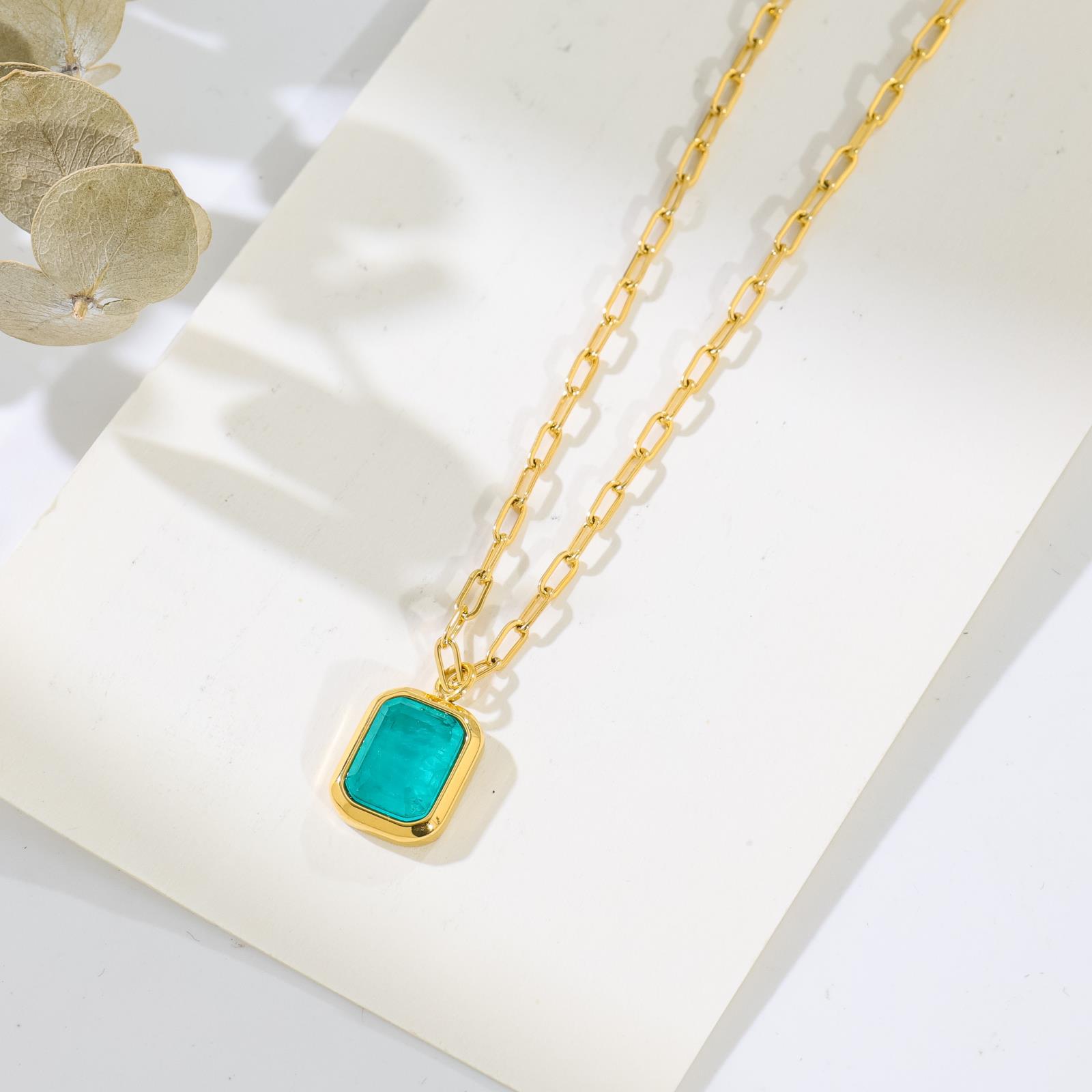Vintage Emerald Pendant Necklace 18K Gold Titanium Steel Necklace Temperament Autumn And Winter Necklace Color Retention