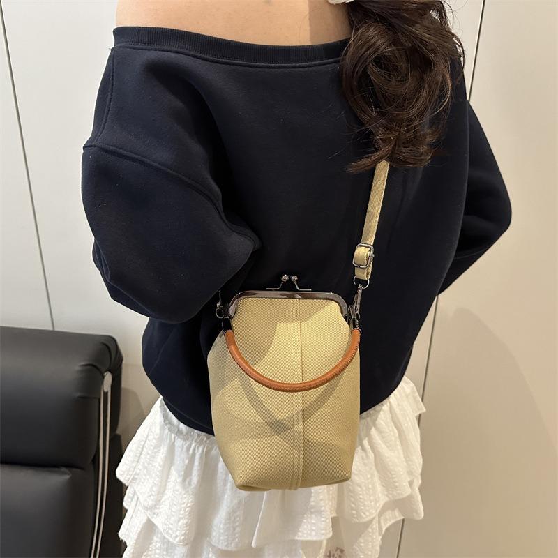 Niche design vertical mobile phone storage bag casual versatile portable shoulder messenger bag fresh summer bag