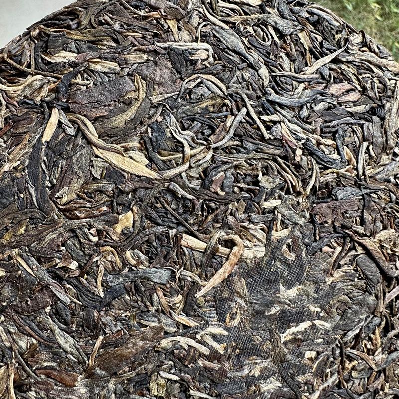 2008 Yunnan Tea Tree King Raw Pu'er Tea Cake Changrui Grade Old Raw Pu'er 357g