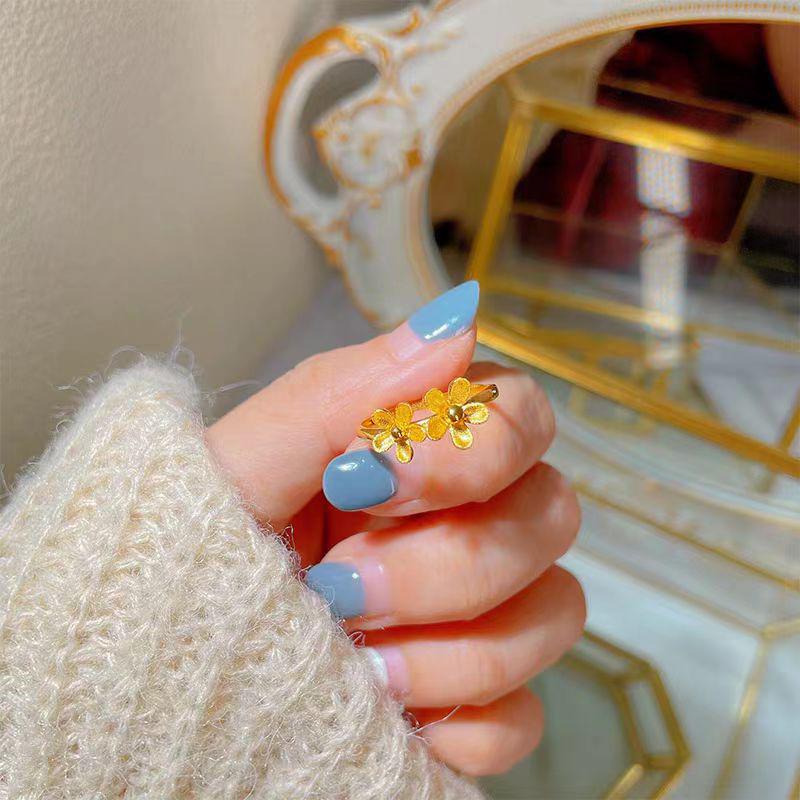 Modischer Offener Ring mit goldener Kamelienblüte für Damen