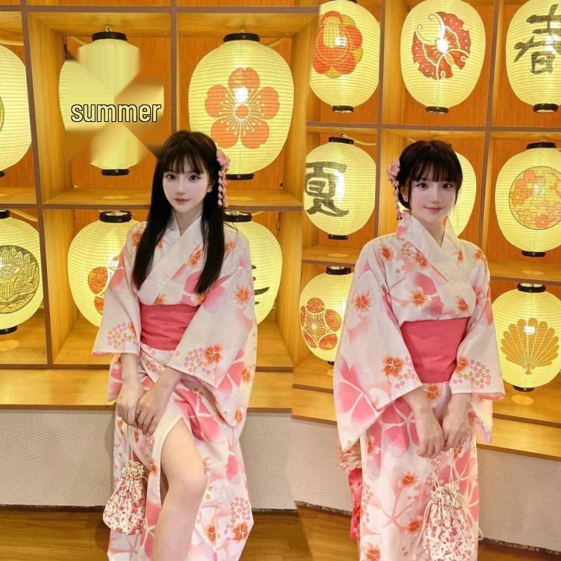 Dámské japonské kimono a yukata šaty pro formální fotografování